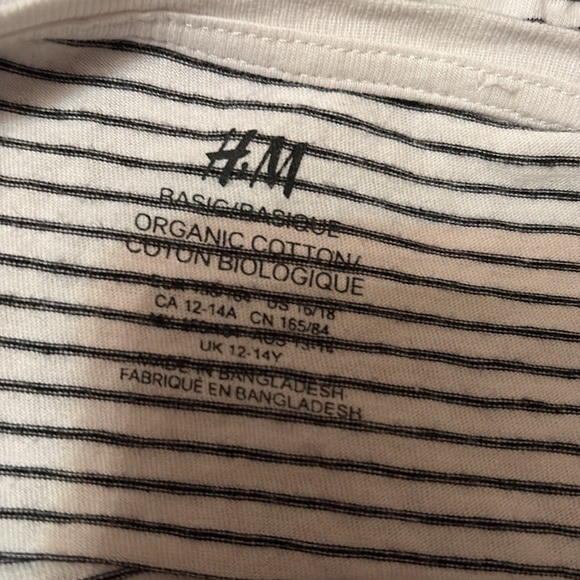 💜 H&M Striped Gray and white Top - Picture 3 of 3